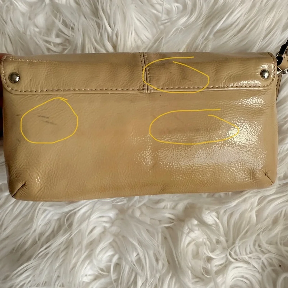 Coach Ashley Taupe Pattent Leather Flap Closure Credit Card Wristlet Wallet - Picture 8 of 8